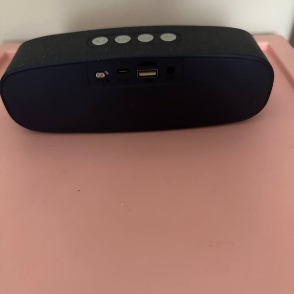 axGear Portable Bluetooth Speaker - Picture 2 of 4